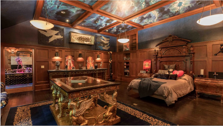 Коттедж в стиле готик-рок, подходящий для летучей мыши из ада