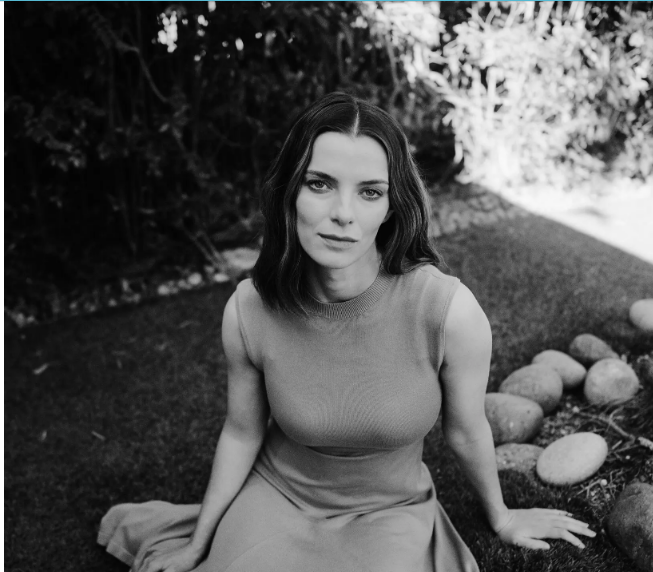 Яркая собеседница.