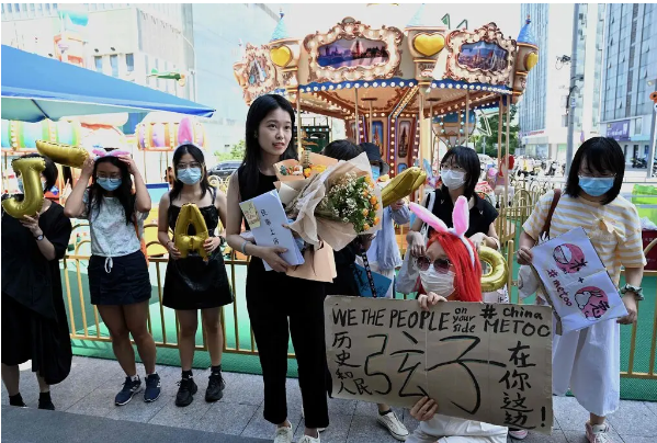 Борясь с насилием и цензурой, женщины в Китае становятся "невидимыми и отсутствующими"