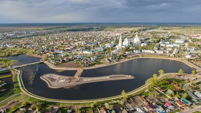 Ядерный центр и православная святыня в Сарове