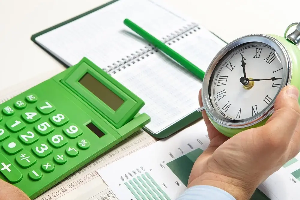 Как выгоднее досрочно гасить ипотеку — уменьшать срок или размер платежа?