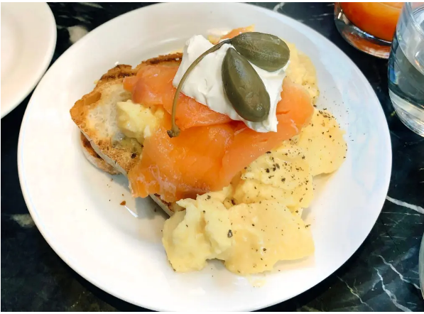 Завтрак с бабушкой.