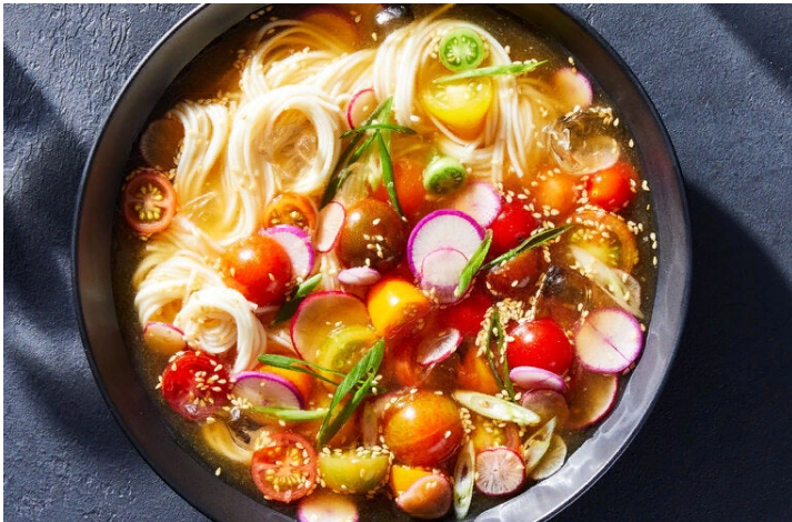 Холодная лапша с помидорами