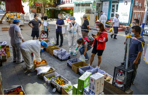 Просто хлеб и лапша: в Синьцзяне бедствие из-за карантина из-за Covid в Китае