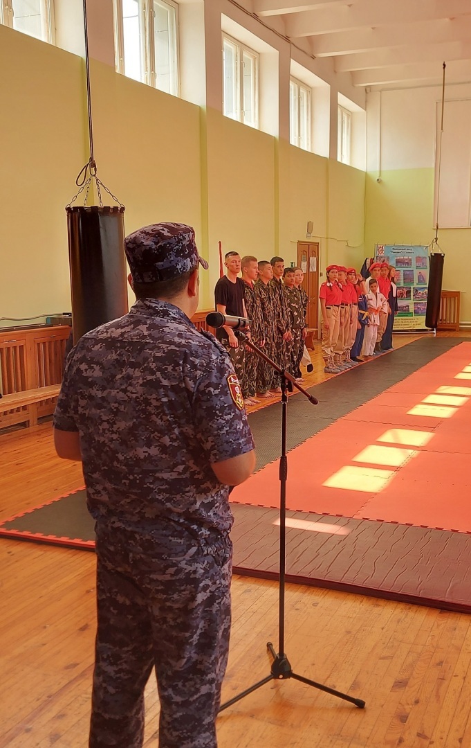 В Салавате росгвардейцы провели урок мужества для воспитанников военно-патриотического клуба «Ватан»