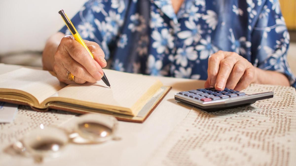 Семь случаев, когда неработающий пенсионер должен заплатить налог государству