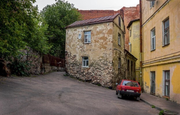 Как выглядит самый старый дом в России