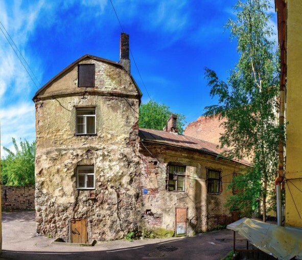 Как выглядит самый старый дом в России