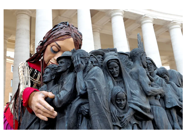 Маленькая Амаль прибывает в Нью-Йорк с посланием надежды и человечности