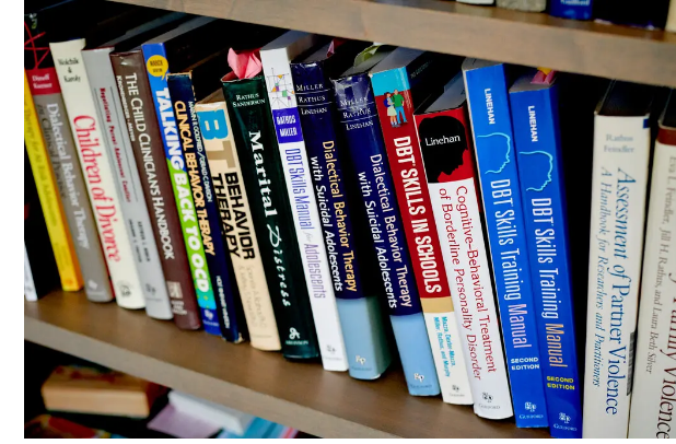 "Лучший инструмент, который у нас есть" для подростков, наносящих себе вред и склонных к суициду.