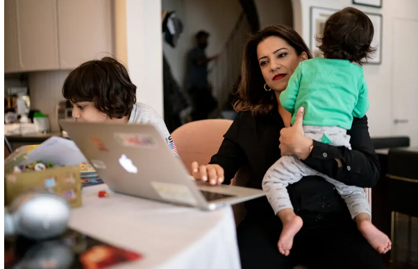 В колледже учится больше женщин, чем мужчин. Это может изменить экономику?