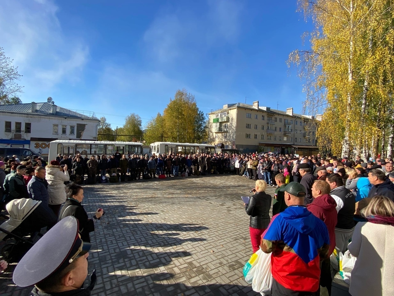 "Собираем всем миром": россиян призывают жертвовать на покупку ковриков, спальников, фонариков, перчаток и других вещей для мобилизованных земляков