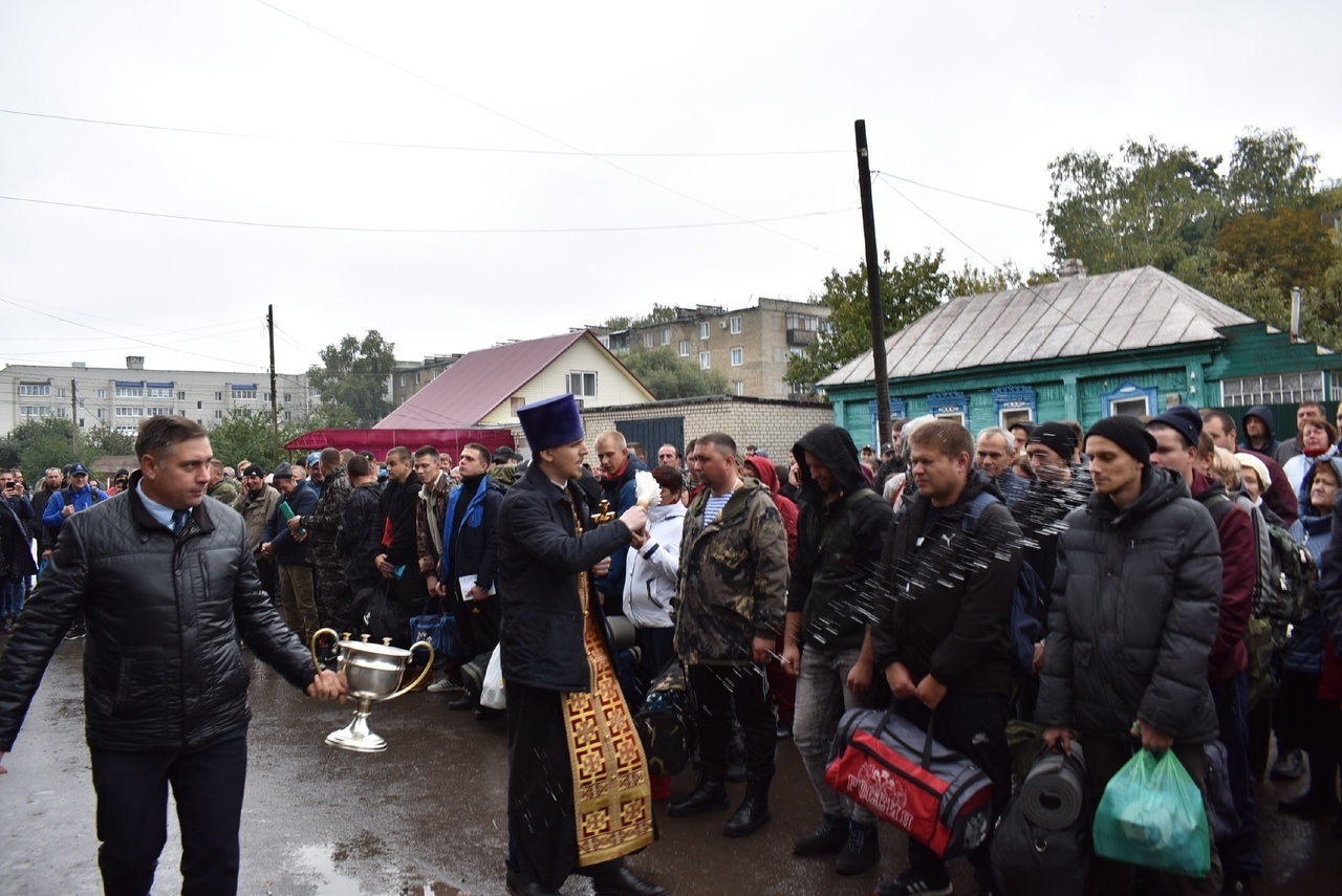 Ртищево провожает резервистов. Храни Вас Бог! Возвращайтесь живыми и здоровыми.Мы вас ждем.