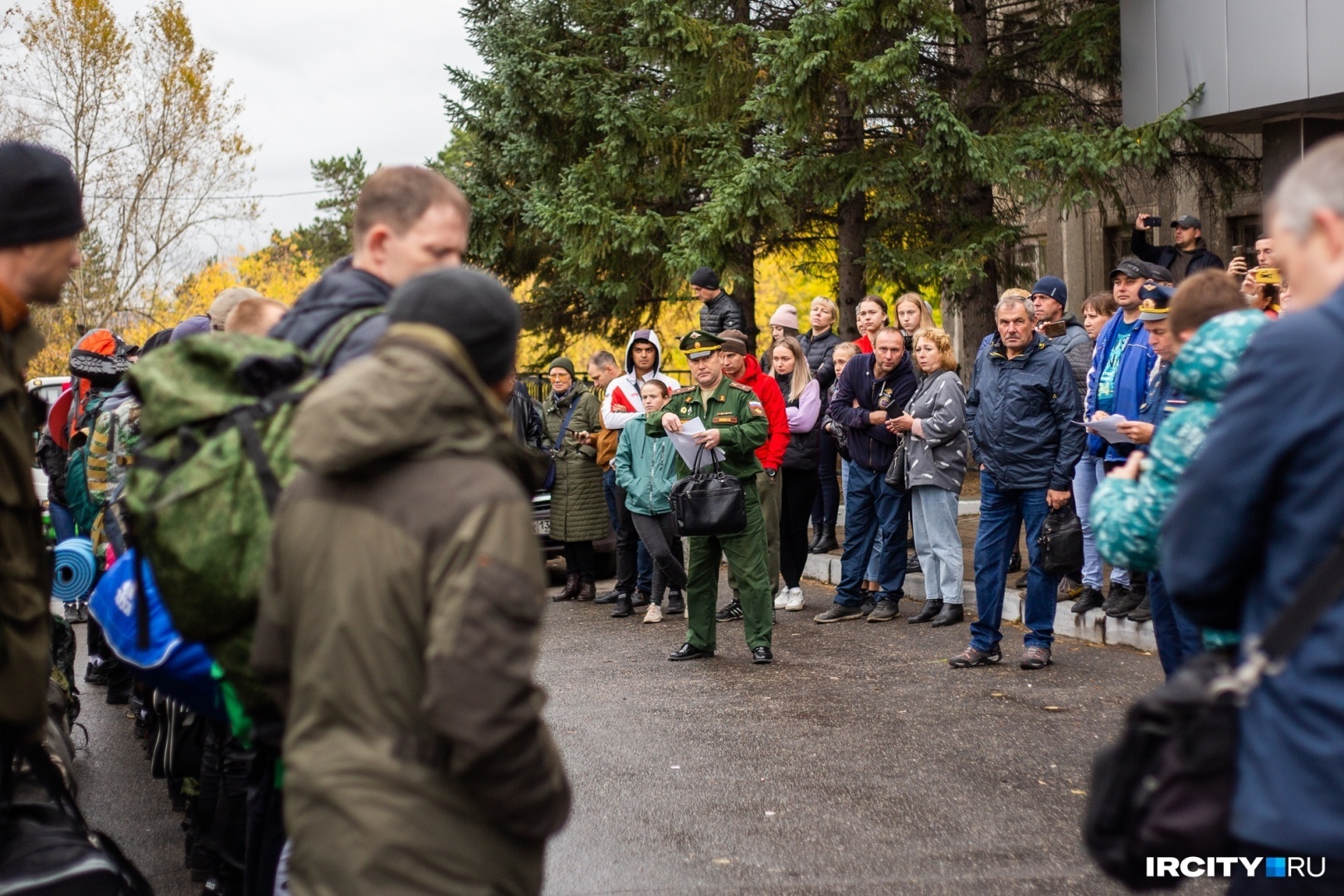 Почему все критикуют русских генералов? Разве они виноваты, что у них мало ресурсов для ведения СВО!