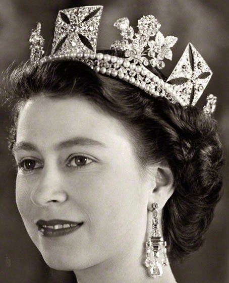 Что хранилось в шкатулке королевы Елизаветы ll? Самая роскошная и баснословно дорогая коллекция драгоценностей в мире.