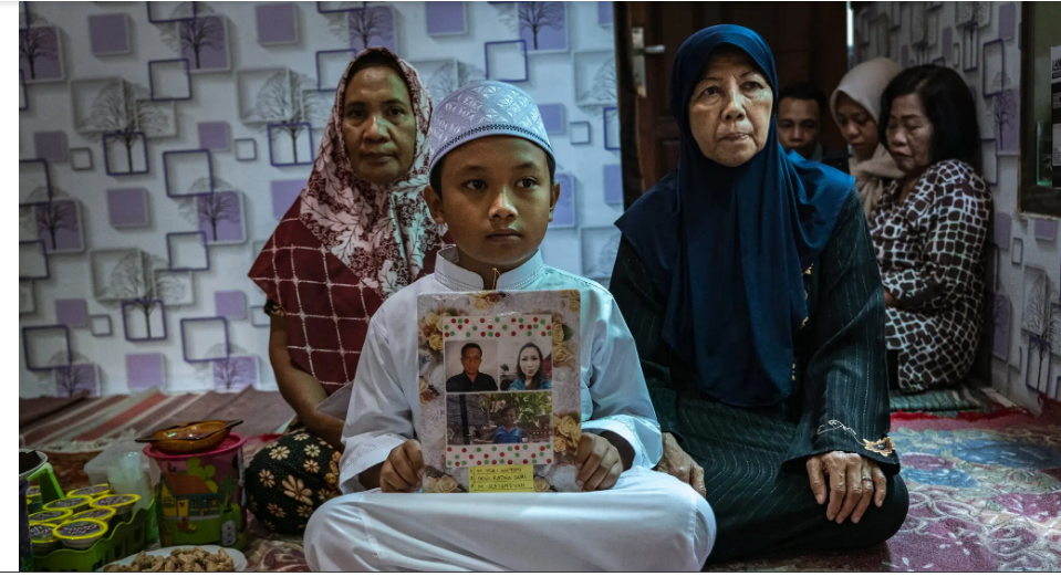 "Вы видели, как ваши родители упали?’ Слезоточивый газ, давка и разрушенная семья