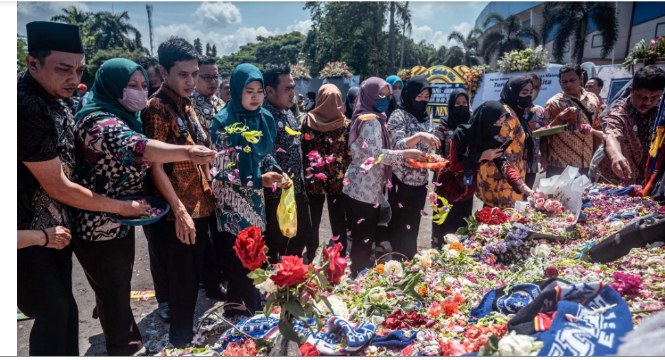 "Вы видели, как ваши родители упали?’ Слезоточивый газ, давка и разрушенная семья