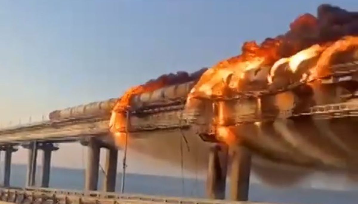 Украина признала свою причастность ко взрыву на Крымском мосту.