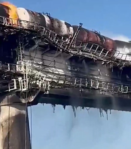 Крымский мост: «подарок» российскому лидеру к юбилею? И неудобный вопрос: Как «отблагодарит» Путин за «подарок»?