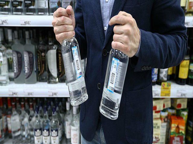 "Утопи свои печали в бутылке": почему в России снова вырос спрос на алкоголь?