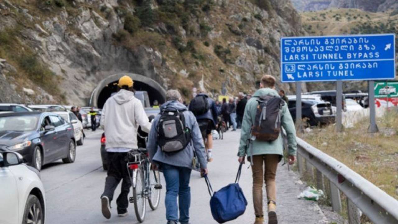 Сбежавшим за границу гражданам придется ответить