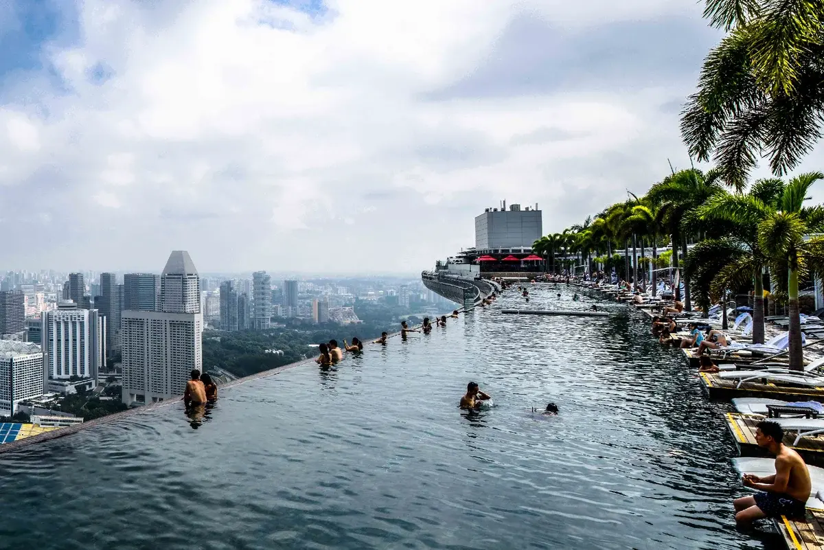 знаменитый бассейн в сингапуре