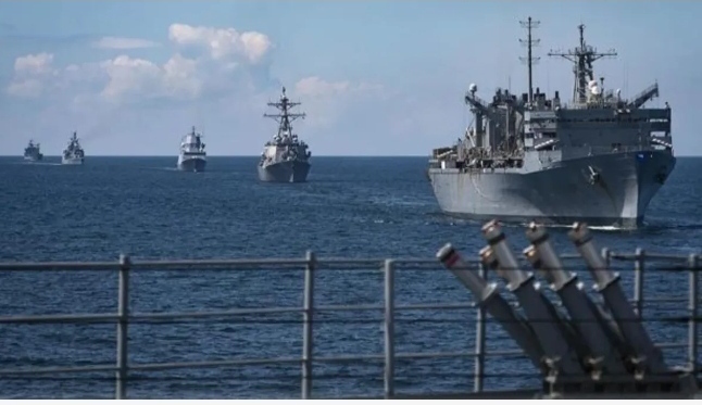 Американцы отправляют более 30 боевых кораблей в море и считают, что русские «изолированы и одиноки»