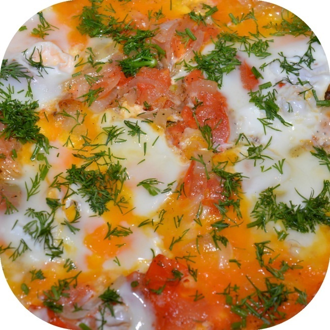 Омлет с помидорами и луком