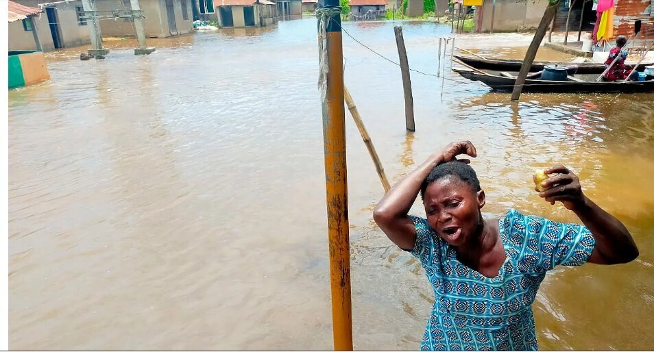 Наводнения в Нигерии уносят жизни сотен людей и вынуждают покинуть свои дома более миллиона человек