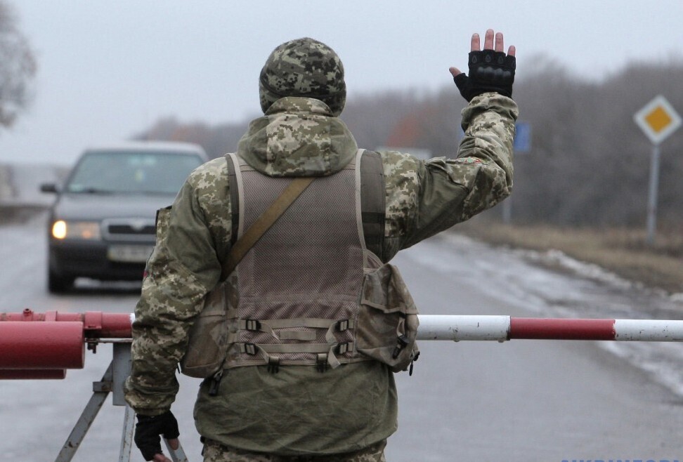Что значит военное положение в регионах России: что ждать россиянам и ограничат ли выезд за пределы РФ?