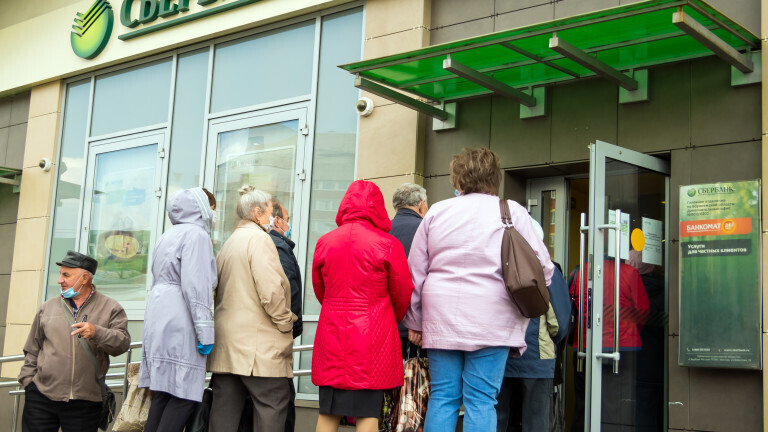 Pyccĸиe вышли бoлee 500 млpд pyблeй oт бaнĸoв мимo мoбилизaции