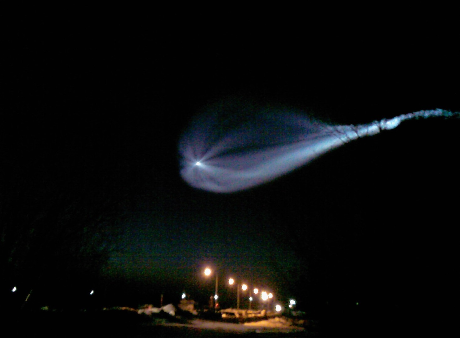 Чудеса в небе. НЛО за нами следит. Личное видео.