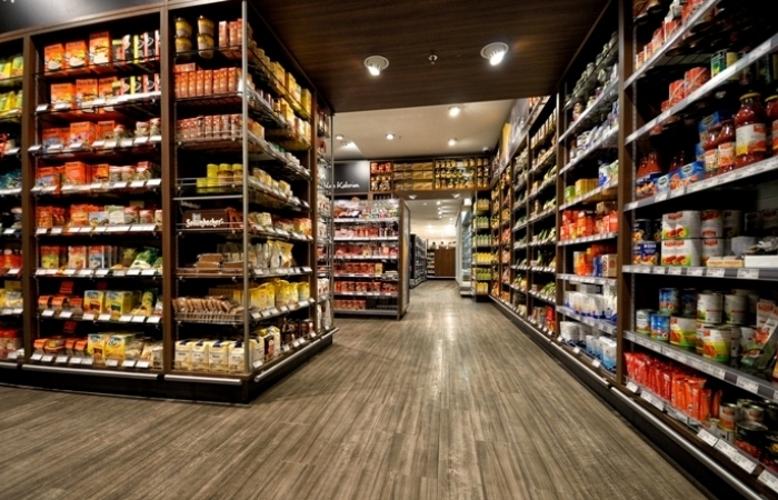 "Молоко по 100 рублей, хлеб по 50 рублей, сыр по 250 рублей". Как вы думаете, это называется снижение цен в России?