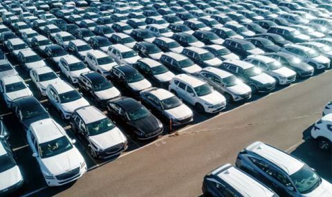Несмотря на санкции, десятки тысяч новых иномарок на складах в Подмосковье