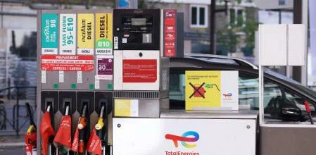 Почему во Франции не хватает бензина?