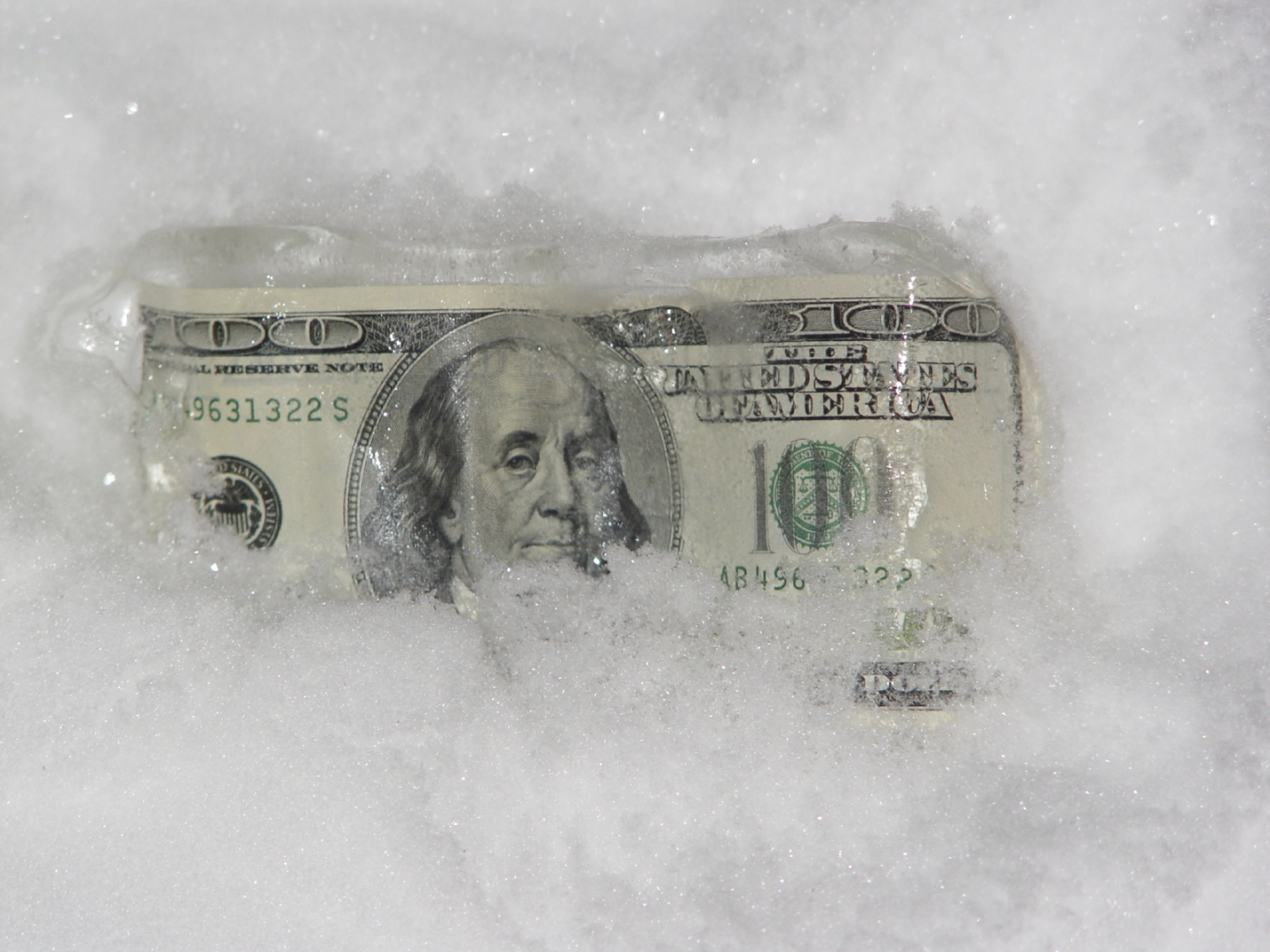 Доллар в сугробе