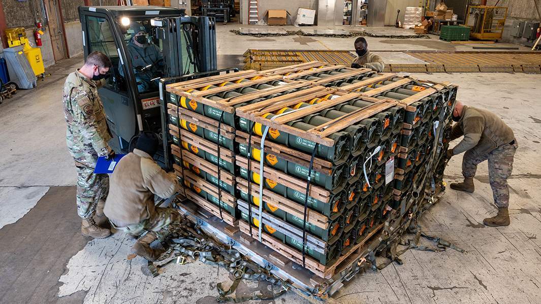 Прощай, оружие: в США задумались о сокращении военной помощи Киеву