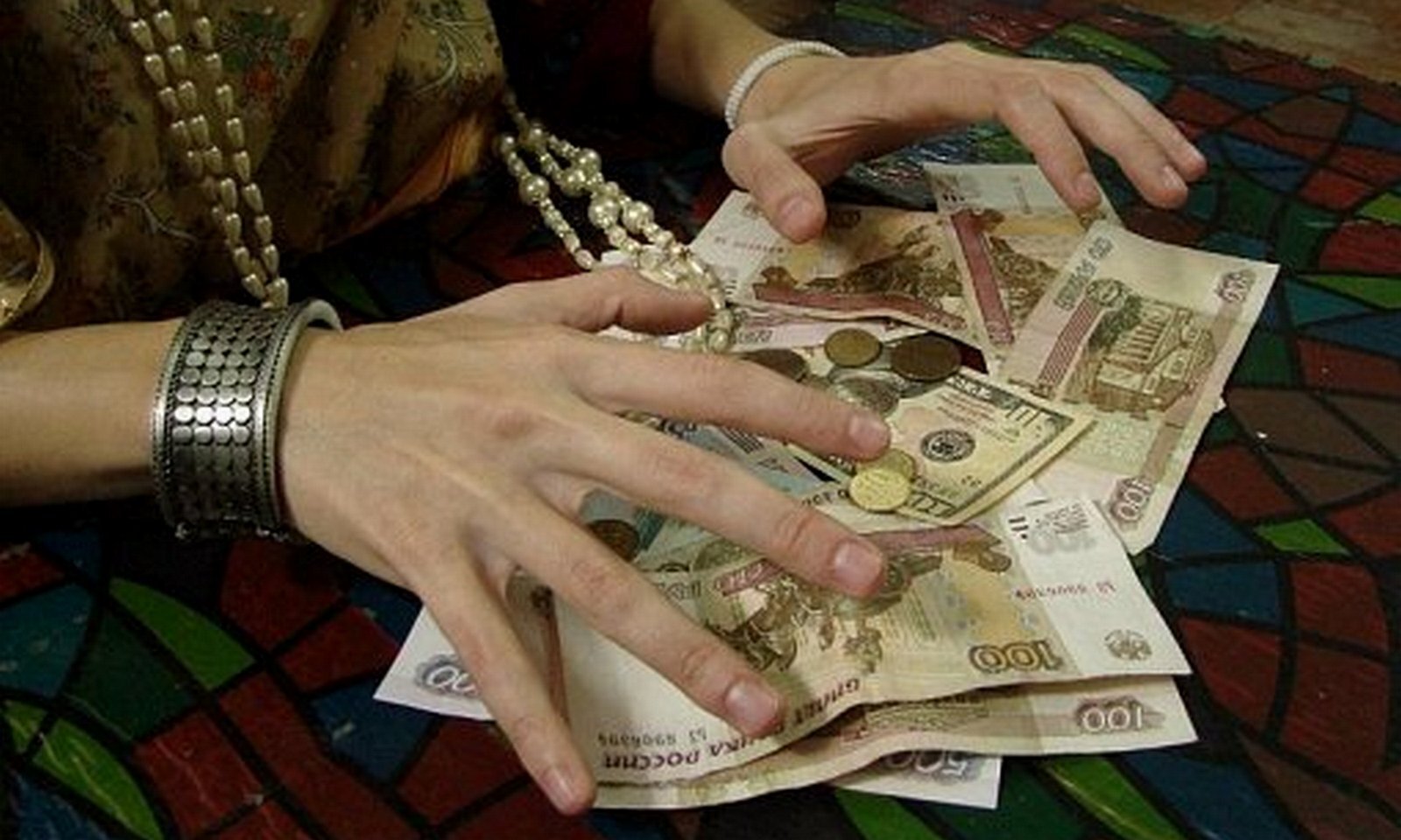 Магия или статья 159 УК РФ? Почему люди самостоятельно готовы отдать деньги мошенникам?