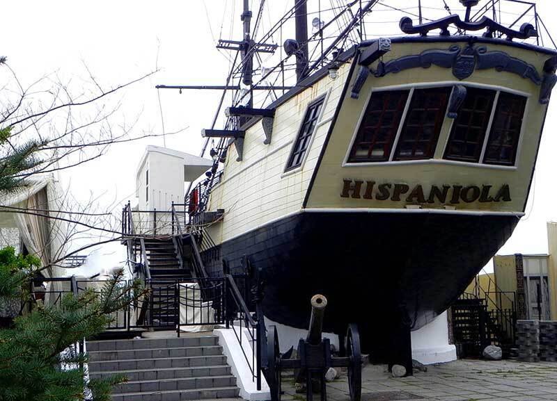 Открывай я тут живу! Я отвечаю: это я тут живу и отвали