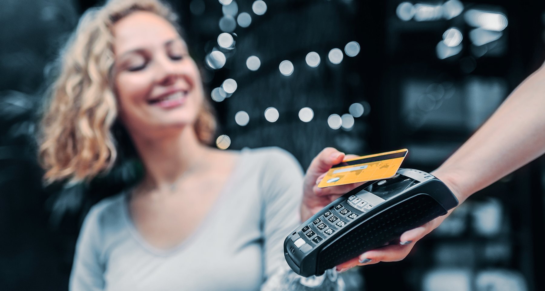 Предоплаченные карты. Что это и как они могут помочь за границей