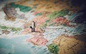 Действие трудового договора, если работник находится за границей и работает там