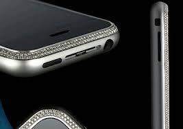 Необоснованно дорогие вещи – кто готов тратить бешеные деньги на неоднозначные покупки?