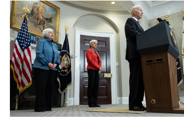 Байден обвиняет нефтяные компании в "спекуляции на войне" и угрожает налогом на непредвиденные расходы