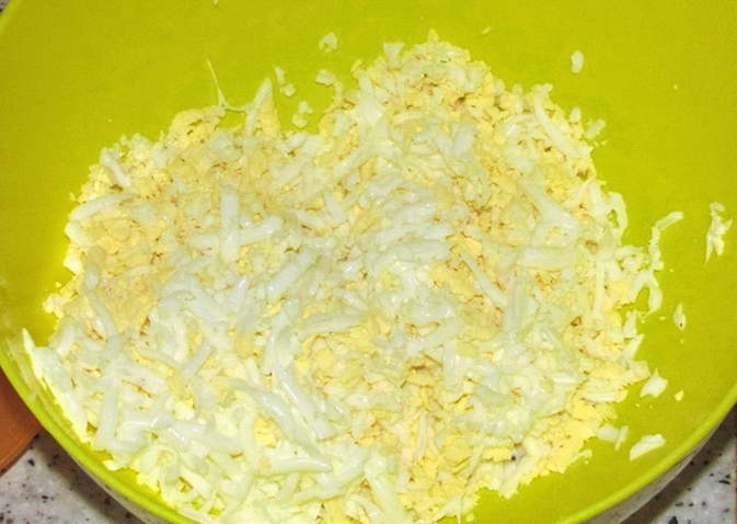 Вкусный салатик из кальмаров всего из трех ингредиентов