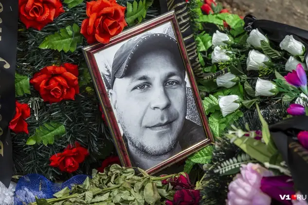«Первым погиб отчим. Теперь Женя»: в Волгограде простились с 28-летним добровольцем, погибшим на Украине