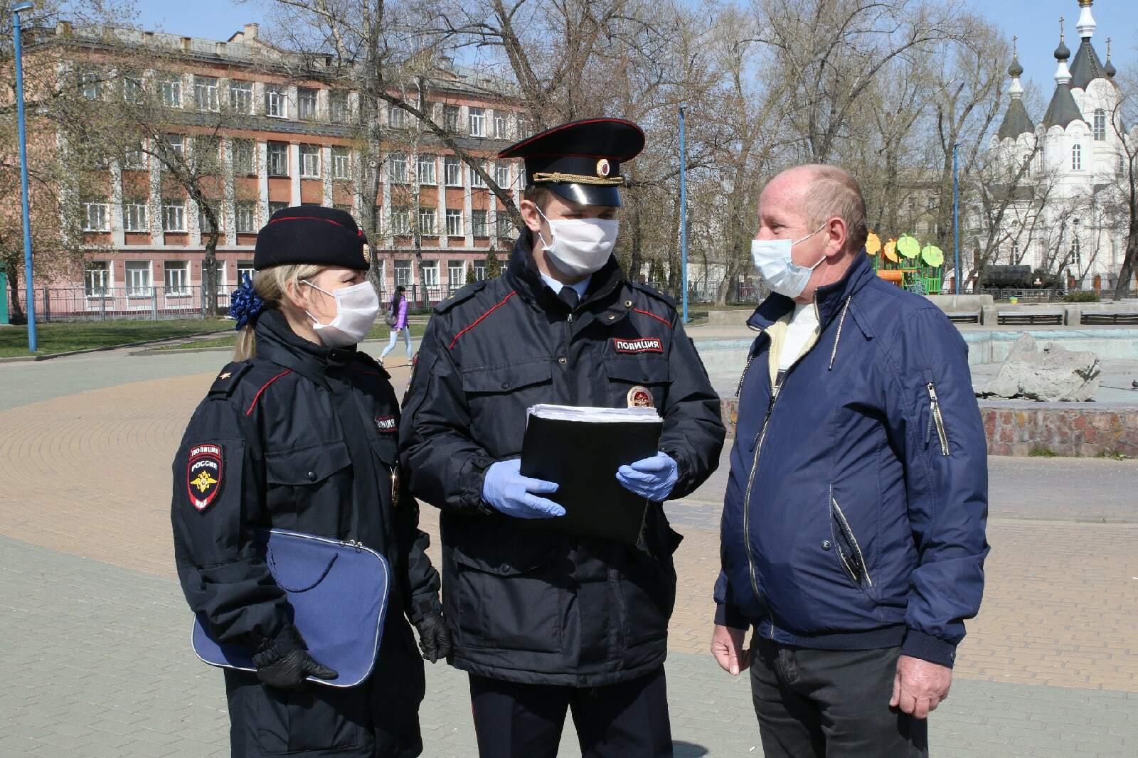 Скажи полиция. Нарушение режима самоизоляции. Штрафы в России полиция. Штраф самоизоляция. Российские полицейские без масок.