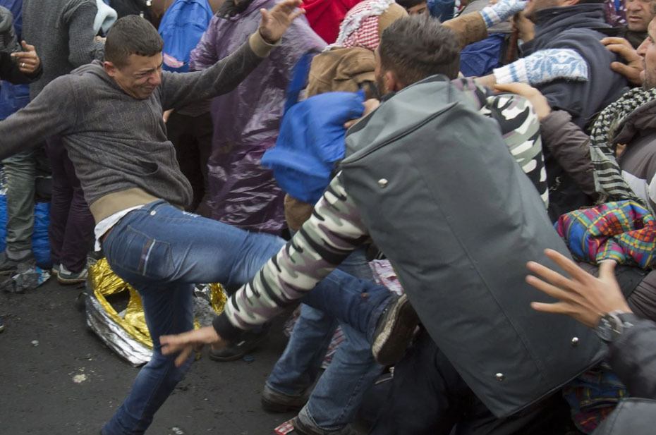 Это не толпой нападаем, это - братская помощь (Многонационалы в России #7)