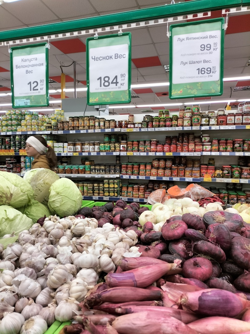 Помидоры по 225 рублей и апельсины из ЮАР – что происходит с ценами на продукты