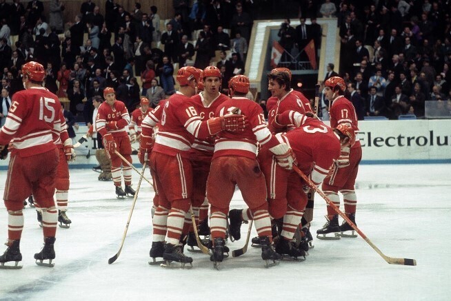 Когда Канада соперничала с СССР на льду, два репортера съели свои статьи.