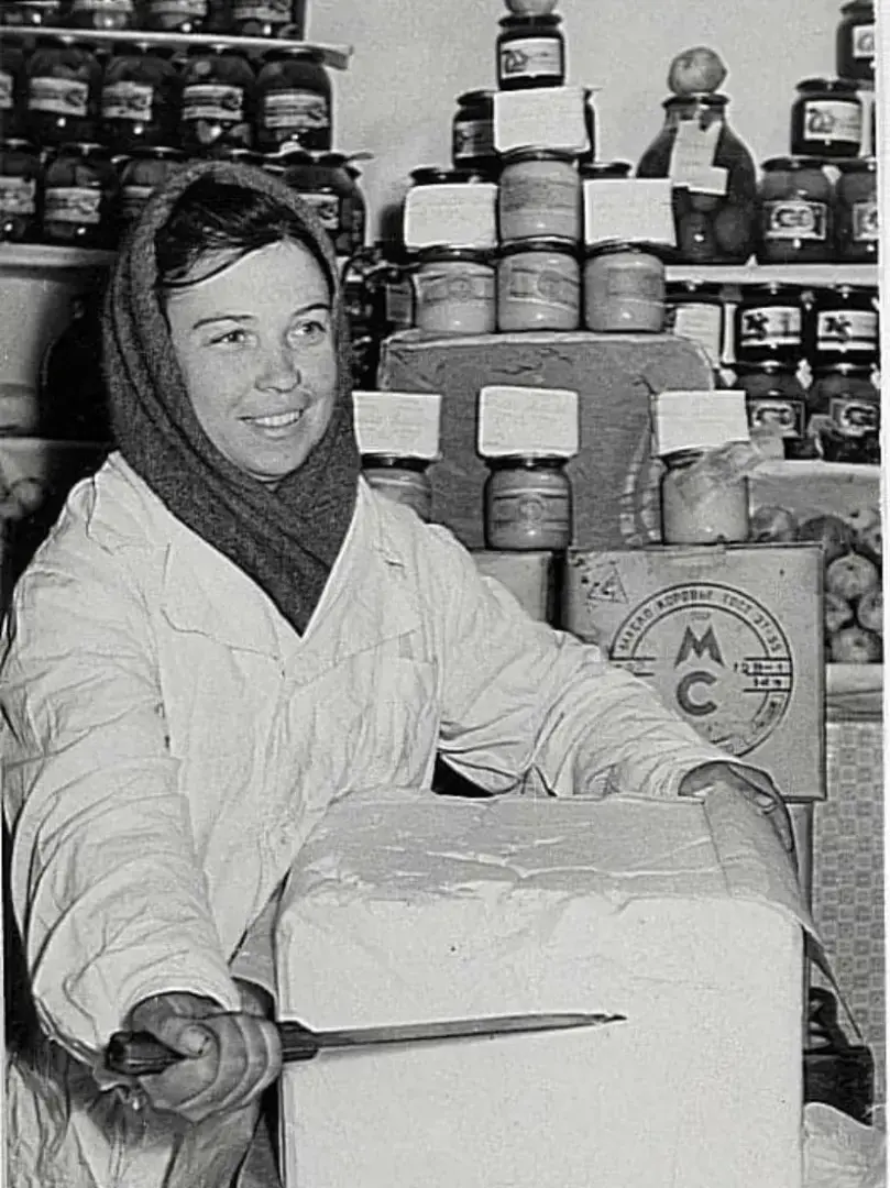 А не пора ли вернуть народу историю и праздник 7 ноября? Может, хватит нашей молодежи вешать лапшу, как плохо нам всем жилось при советской власти